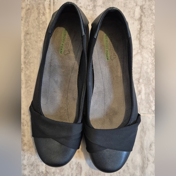 BareTraps Women's Black Loafers - Picture 1 of 5